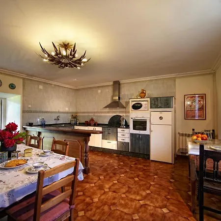 La Cochera De Somao, Casona De Tipologia Indiana