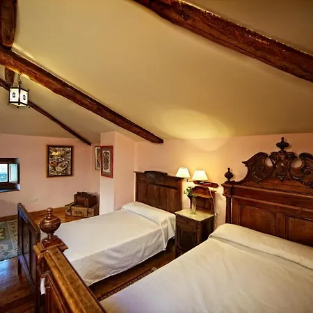 La Cochera De Somao, Casona De Tipologia Indiana *