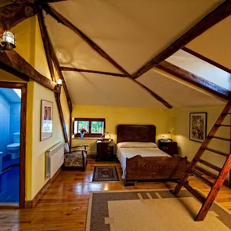 La Cochera De Somao, Casona De Tipologia Indiana