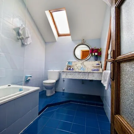 Willa La Cochera De Somao, Casona De Tipologia Indiana *