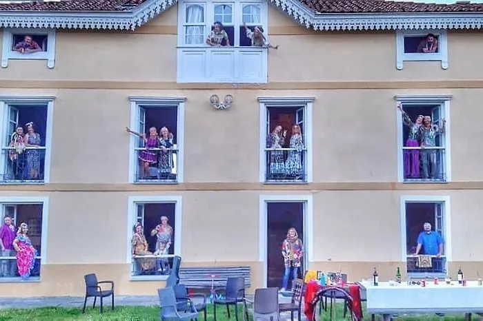 Villa La Cochera De Somao, Casona De Tipología Indiana *