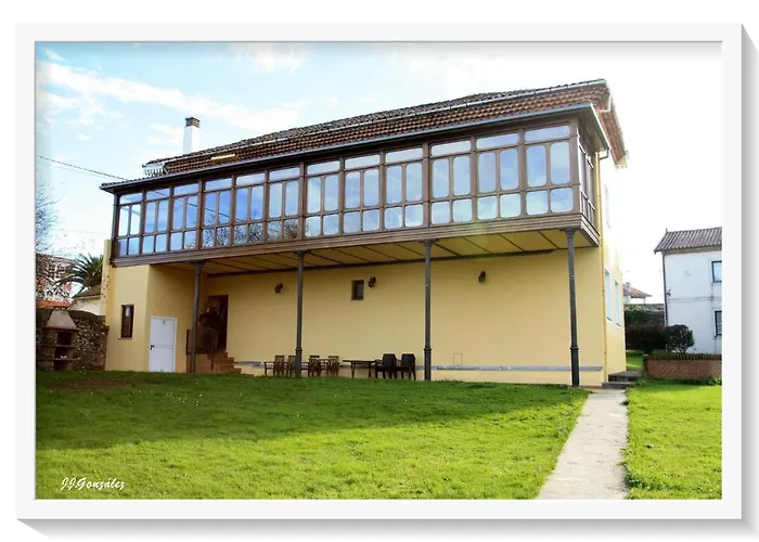 La Cochera De Somao, Casona De Tipología Indiana * Somado