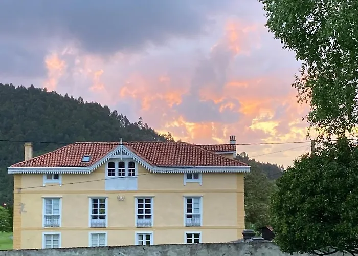 La Cochera De Somao, Casona De Tipología Indiana Villa