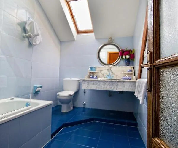 Villa La Cochera De Somao, Casona De Tipología Indiana *