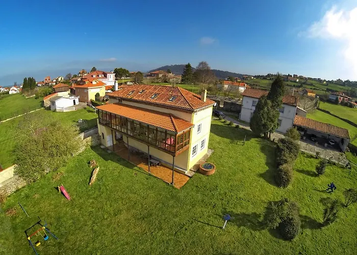 Villa La Cochera De Somao, Casona De Tipología Indiana Somado