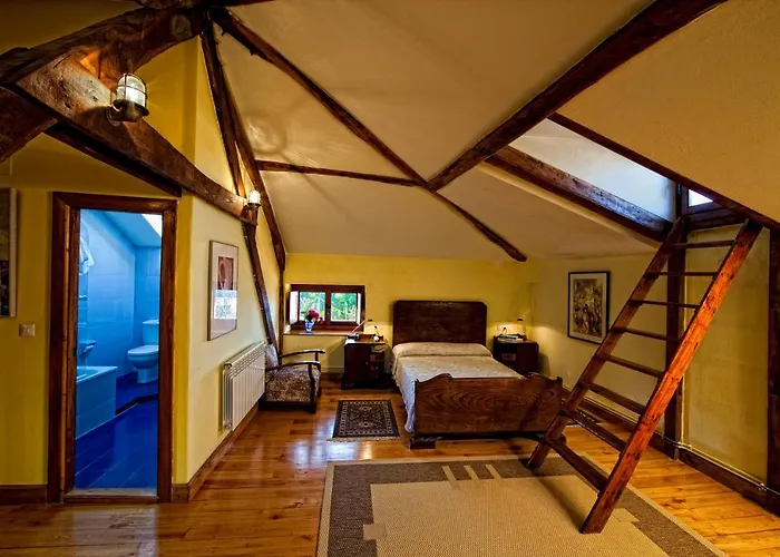 La Cochera De Somao, Casona De Tipología Indiana