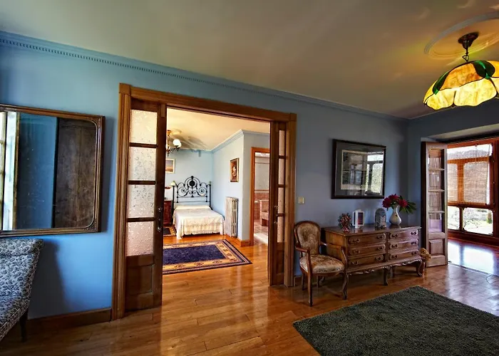 Villa La Cochera De Somao, Casona De Tipología Indiana Somado