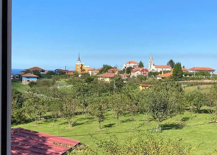 La Cochera De Somao, Casona De Tipologia Indiana * Somado