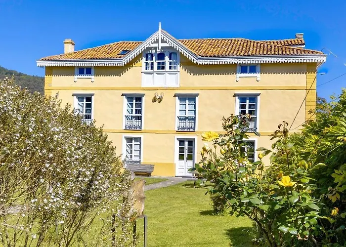 La Cochera De Somao, Casona De Tipologia Indiana Somado